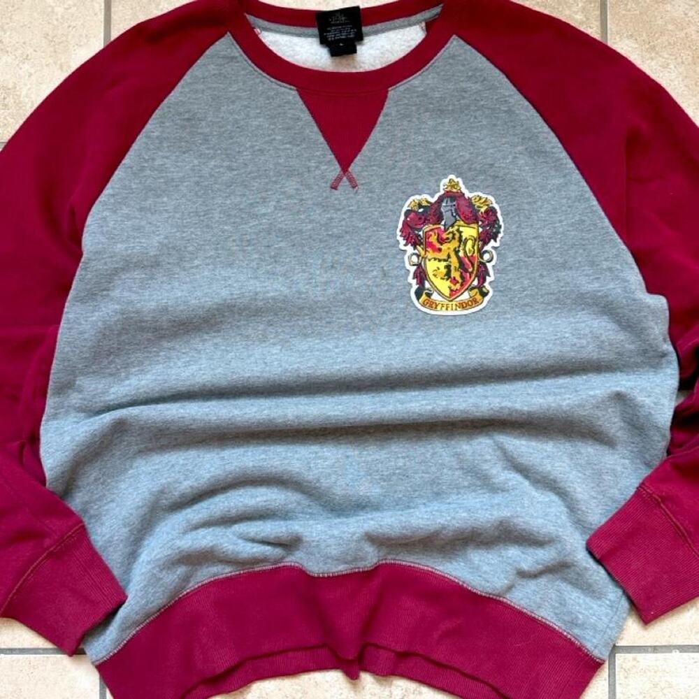 Universal Studios Wizarding World of Harry Potter Gryffindor Sweatshirt Size L